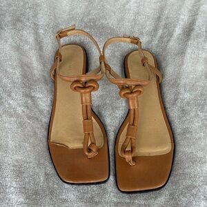 FRAME Le Lunit T Strap Sandal Leather Thong Knot Square Toe. Size 36.5